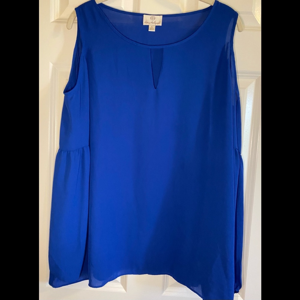 Hot in Hollywood cold shoulder blouse.